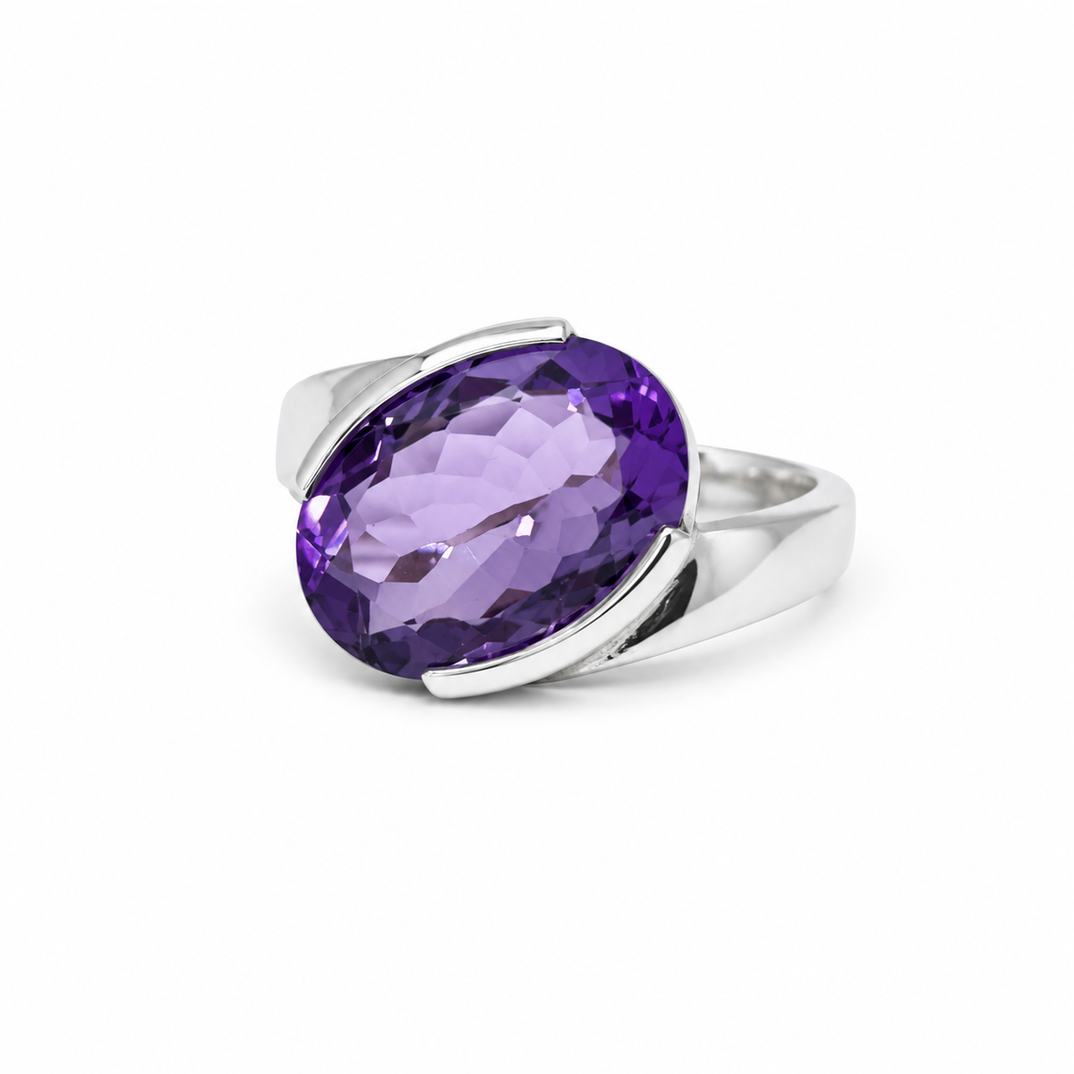 Amethyst Solitaire Sterling Silver Ring in 925 sterling silver - photo 1 of 4