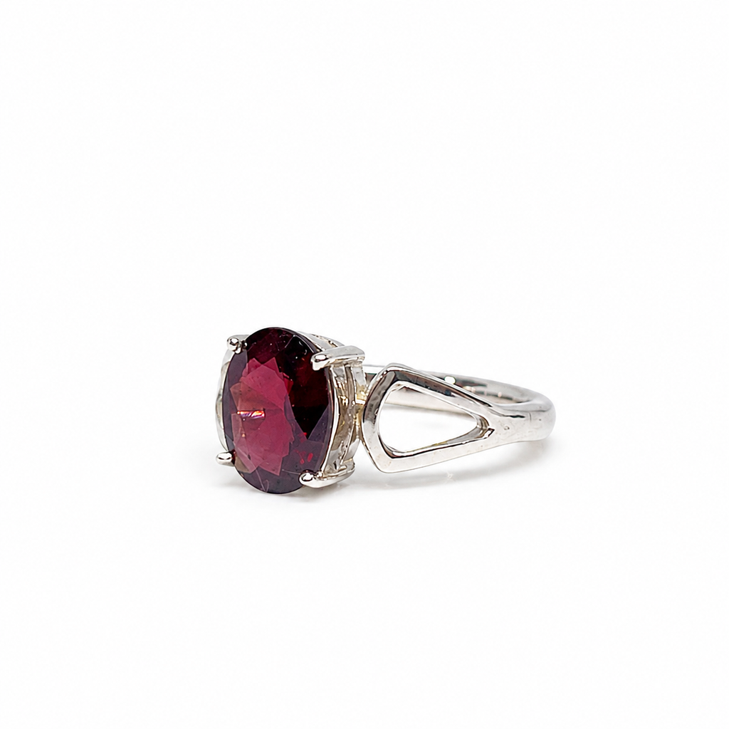 Garnet Solitaire Sterling Silver Ring in 925 sterling silver - photo 3 of 4