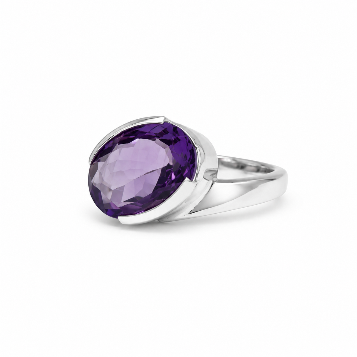 Amethyst Solitaire Sterling Silver Ring in 925 sterling silver - photo 3 of 4