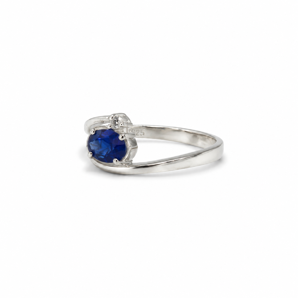 Blue Sapphire Solitaire Sterling Silver Ring in 925 sterling silver - photo 3 of 7