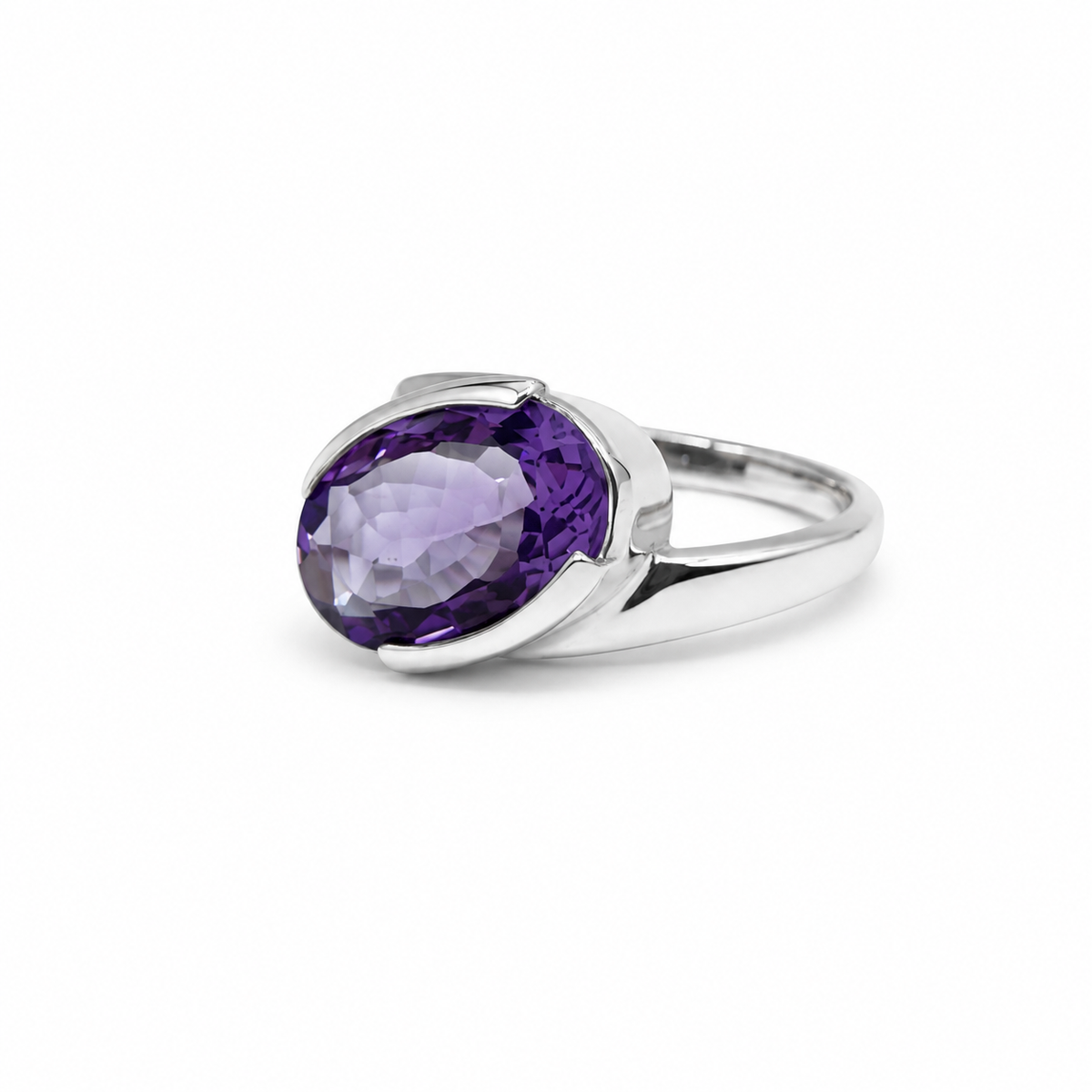 Amethyst Solitaire Sterling Silver Ring in 925 sterling silver - photo 4 of 4
